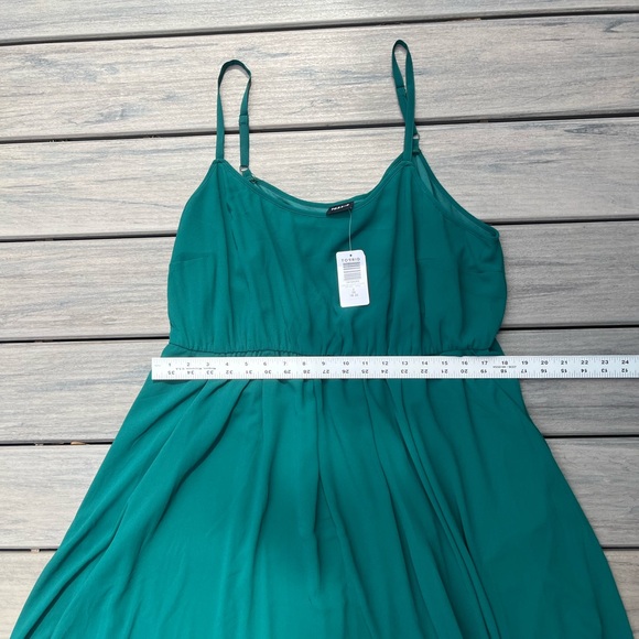 Torrid; Midi Chiffon Pleated Dress; Emerald Green Color; Mint Condition; 2XL - Picture 6 of 9